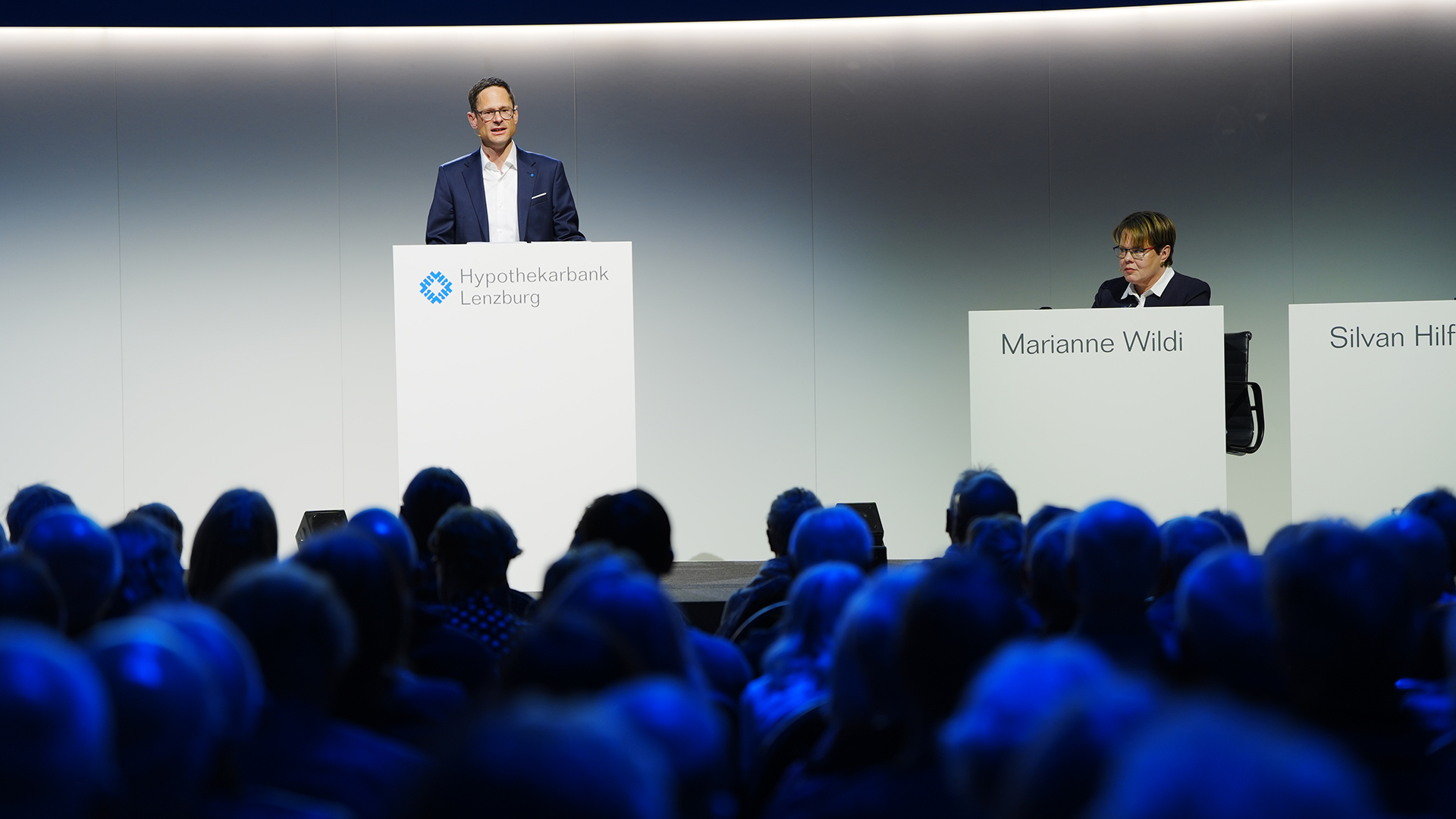 Hilfiker Referat Wildi Podium Halbtotal