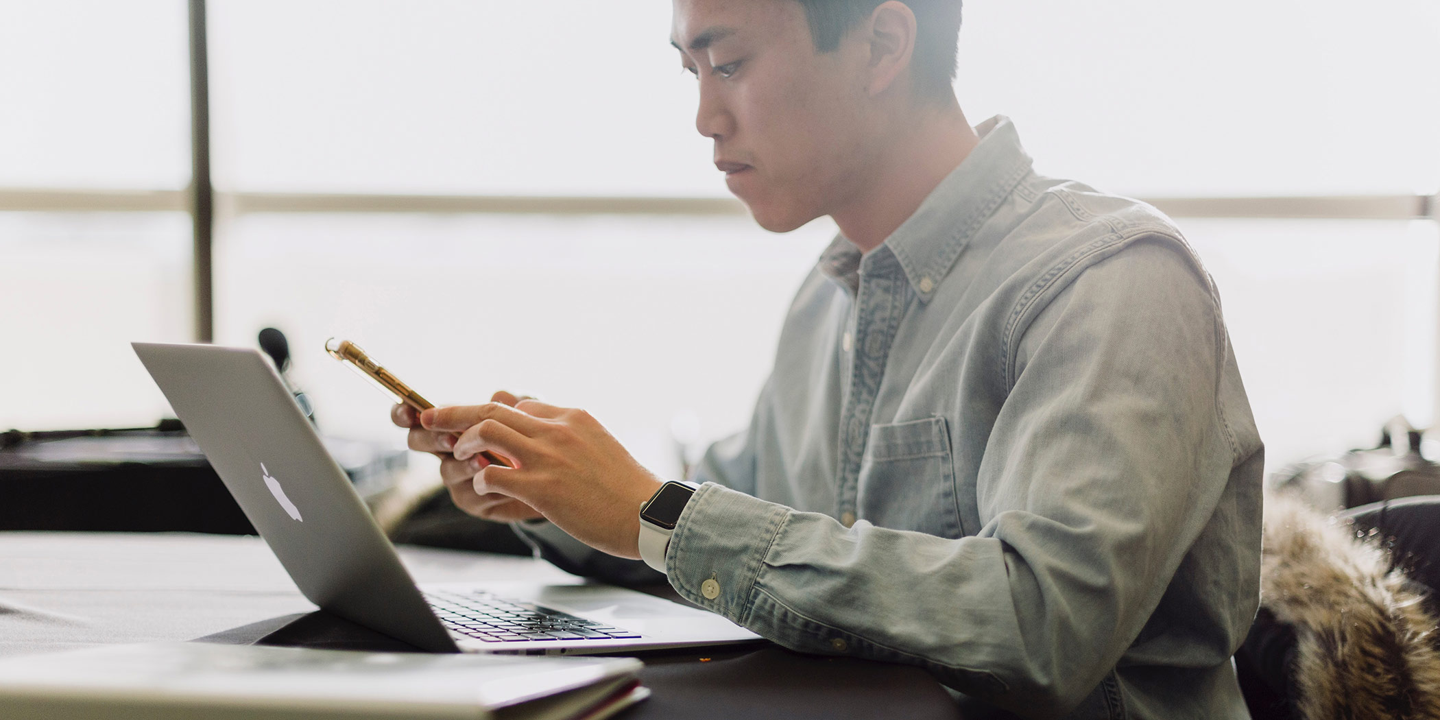 Bei der Liberty-Vorsorgestiftung kann man online ein Konto für die Aare-Strategien eröffnen und die Portfolioentwicklung online abfragen. (Bild: Foto von Priscilla Du Preez/Unsplash)