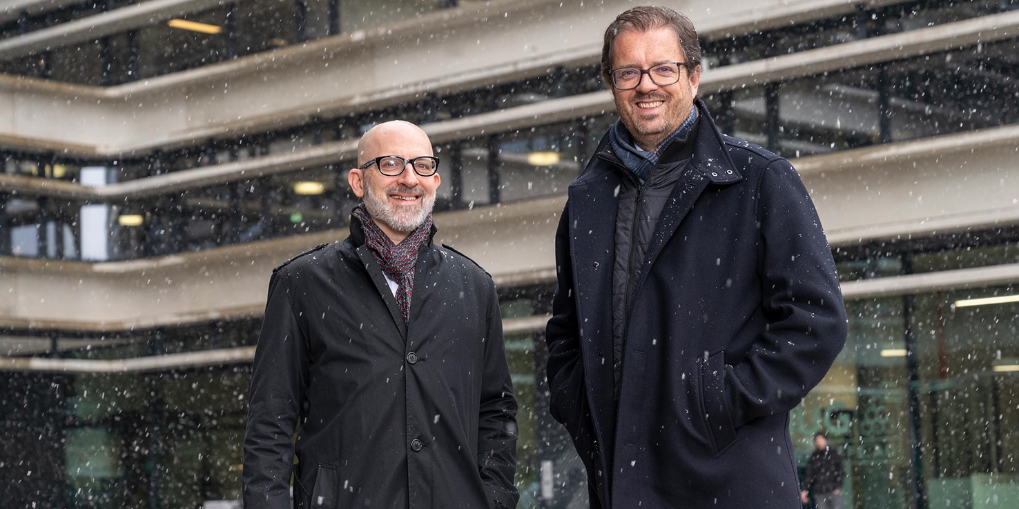Matthias Frieden und André Renfer vor dem Bürogebäude Tic Tric Trac in Zürich (Dezember 2022)